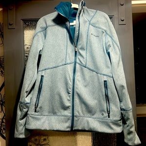 Light hooded women’s Columbia jacket